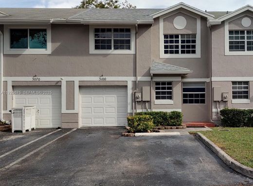 Townhouse in Cooper City, Broward County
