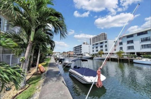 Complesso residenziale a North Miami Beach, Miami-Dade County