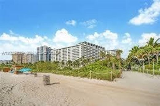 Residential complexes in Miami Beach, Miami-Dade