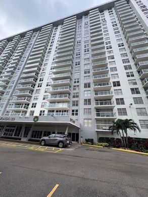 Residential complexes in Sunny Isles Beach, Miami-Dade