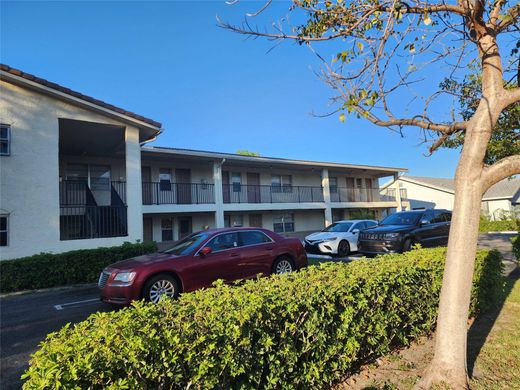 Residential complexes in Coral Springs, Broward County