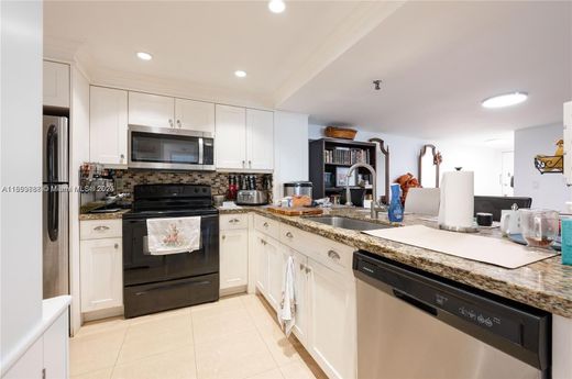 Residential complexes in Miami Beach, Miami-Dade