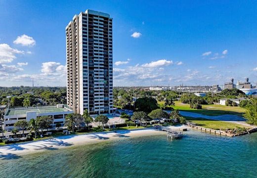 Residential complexes in West Palm Beach, Palm Beach