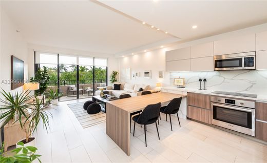 Residential complexes in Key Biscayne, Miami-Dade