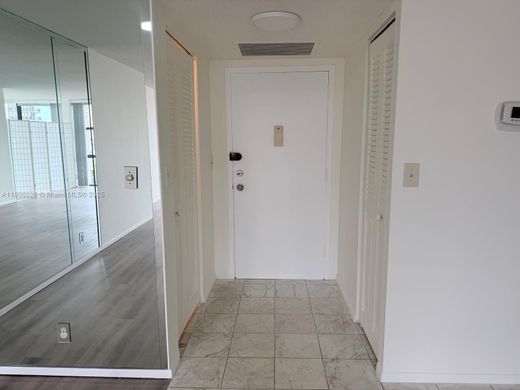 مجمع شقق ﻓﻲ Hallandale Beach, Broward County