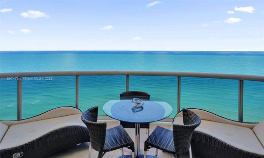 Sunny Isles Beach, Miami-Dade Countyのアパートメント・コンプレックス