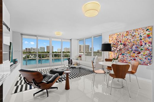 Residential complexes in Bay Harbor Islands, Miami-Dade