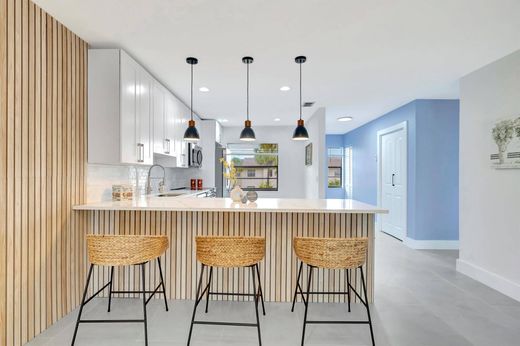 Residential complexes in Boca Raton, Palm Beach