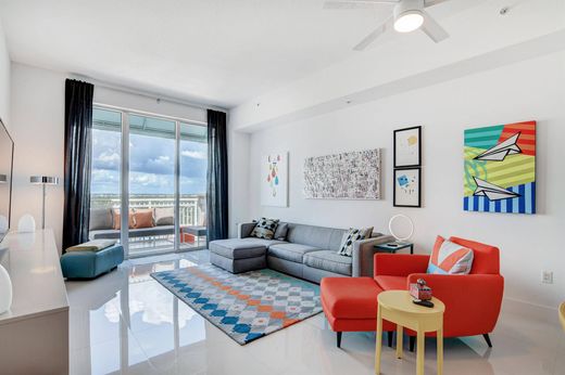 Residential complexes in Boynton Beach, Palm Beach