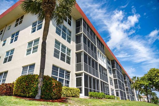 Residential complexes in Lighthouse PT, Broward County