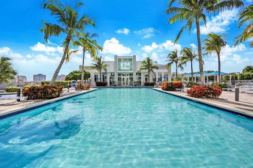 Residential complexes in West Palm Beach, Palm Beach