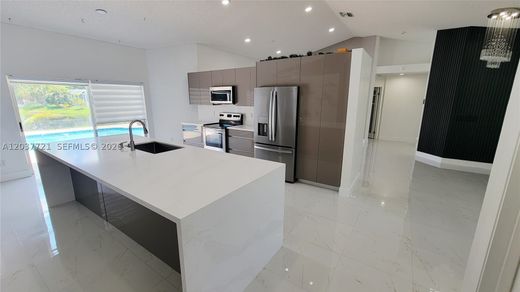 Villa in Pembroke Pines, Broward County