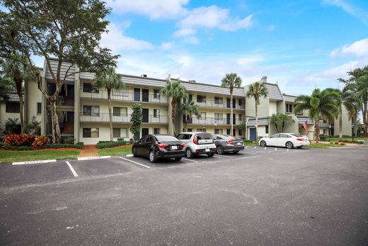 Residential complexes in Lake Worth, Palm Beach