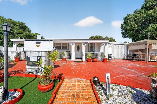 Villa in Miami Heights Trailer Park, Miami-Dade