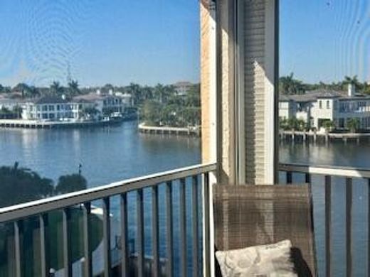 Residential complexes in Boca Raton, Palm Beach