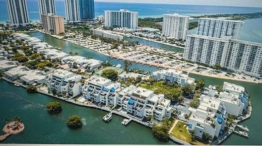 Dom miejski w Sunny Isles Beach, Miami-Dade County