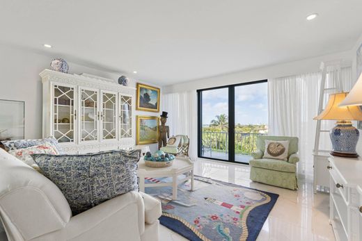 Residential complexes in Palm Beach, Florida