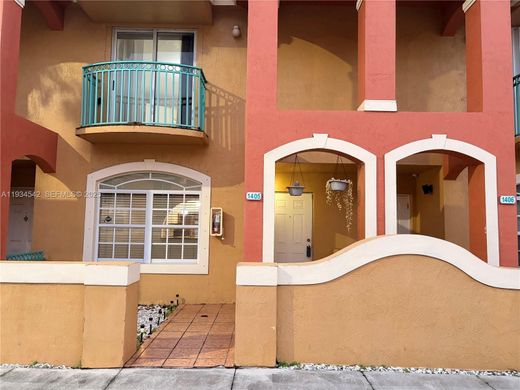 Townhouse in Hialeah, Miami-Dade