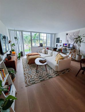 Residential complexes in North Miami, Miami-Dade