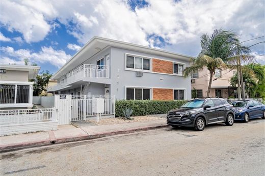 Residential complexes in Miami Beach, Miami-Dade