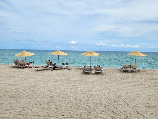 ハリウッド, Broward Countyのアパートメント・コンプレックス