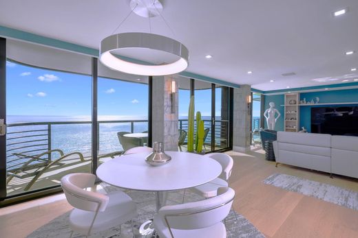 Residential complexes in Boca Raton, Palm Beach