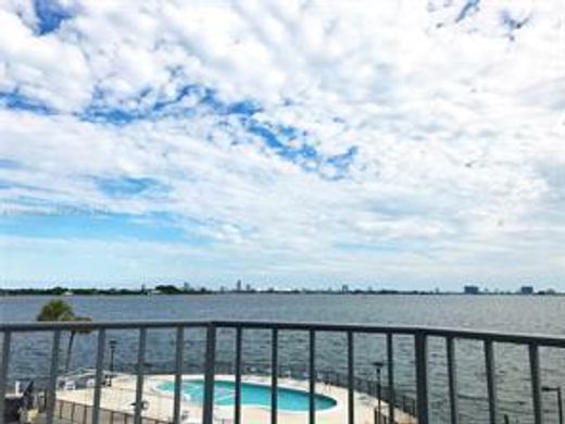 Residential complexes in North Miami, Miami-Dade