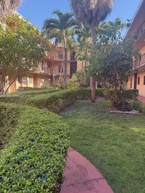 Жилой комплекс, Sweetwater, Miami-Dade County