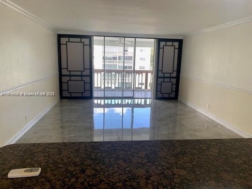 Residential complexes in Hallandale, Broward County