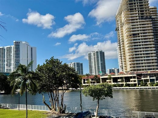 Kamienica w Sunny Isles Beach, Miami-Dade County