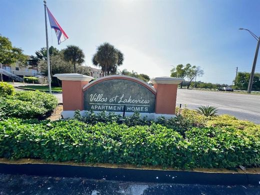 Residential complexes in Fort Lauderdale, Broward County