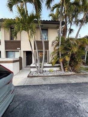 Townhouse in North Miami Beach, Miami-Dade
