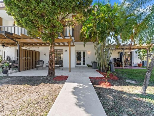 Αστικό ακίνητο σε Hialeah, Miami-Dade County