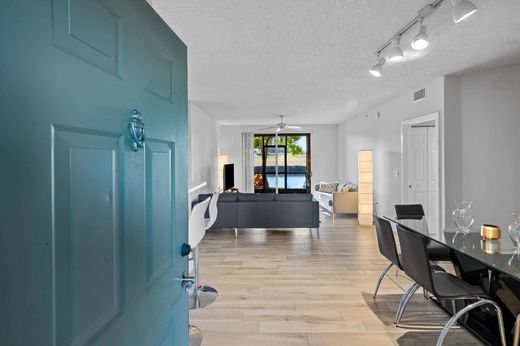 公寓楼  Wellington, Palm Beach County