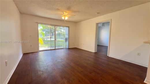 Residential complexes in West Palm Beach, Palm Beach