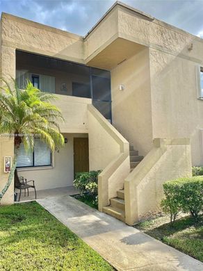 Residential complexes in Weston, Broward County