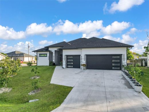 Lehigh Acres, Lee Countyのヴィラ