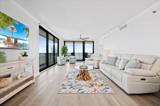 Residential complexes in Hutchinson Island South, Saint Lucie County