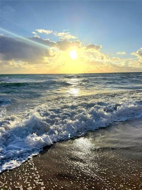 Residential complexes in Hollywood, Broward County