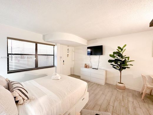 Residential complexes in Deerfield Beach, Broward County