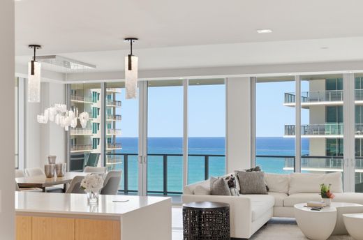 Residential complexes in Palm Beach Shores, Palm Beach
