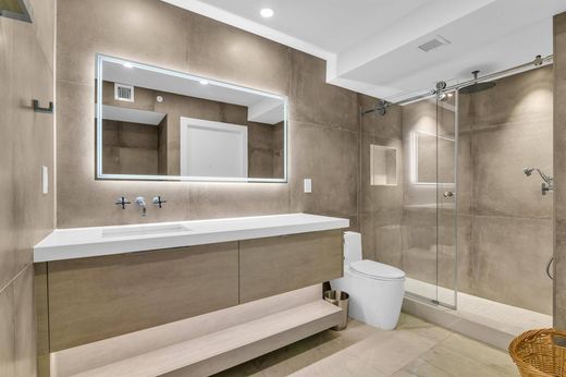 Residential complexes in Boca Raton, Palm Beach