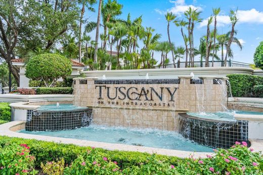 Residential complexes in Boynton Beach, Palm Beach