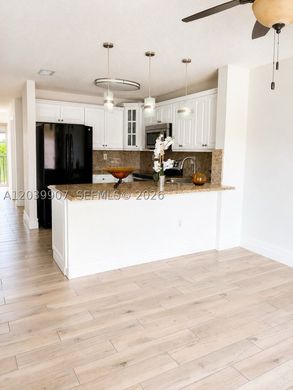 Residential complexes in Hialeah Gardens, Miami-Dade