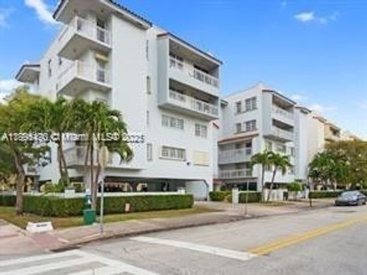 Residential complexes in Coral Gables, Miami-Dade