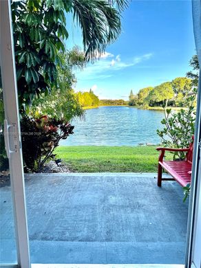 Townhouse in Weston, Broward County