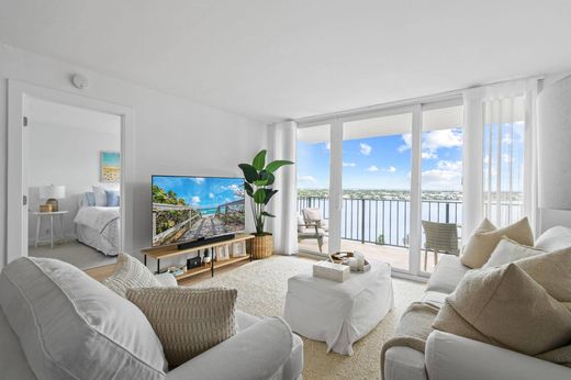 Residential complexes in West Palm Beach, Palm Beach