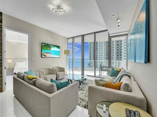 Sunny Isles Beach, Miami-Dade Countyのアパートメント・コンプレックス