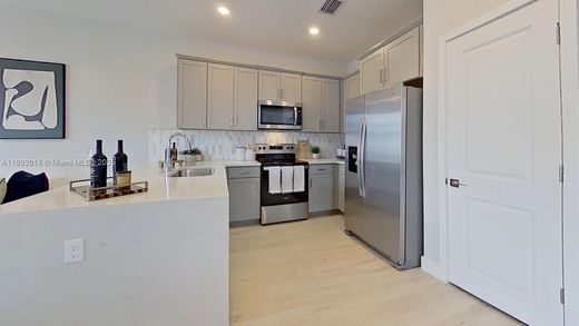 Αστικό ακίνητο σε Pembroke Pines, Broward County