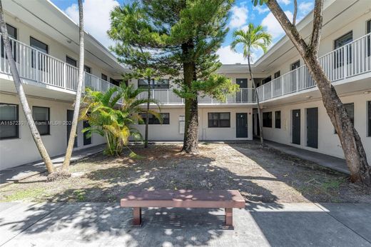 Residential complexes in North Miami, Miami-Dade